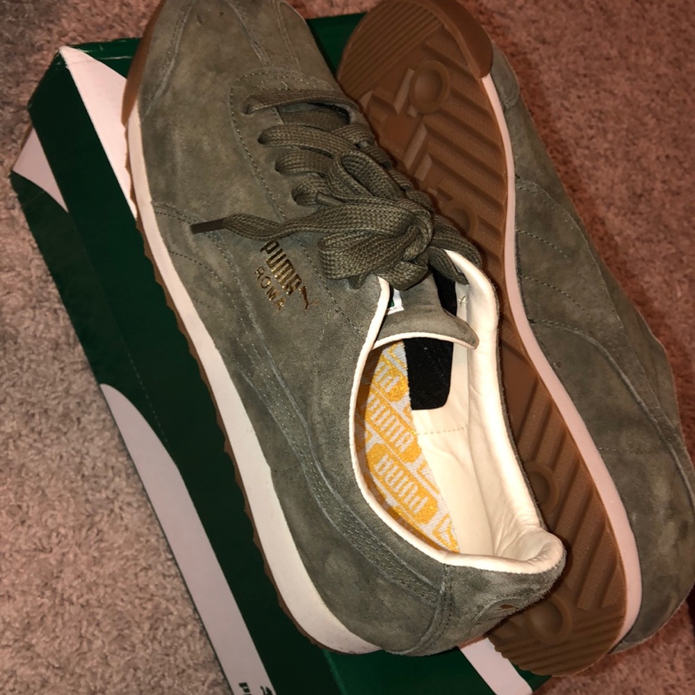 Men’s Olive Green Suede Puma Romas Size US 11